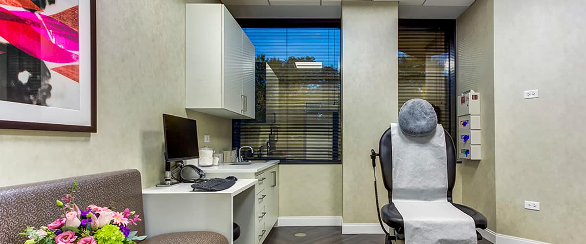 Derick Dermatology - Buffalo Grove in Schaumburg, Illinois