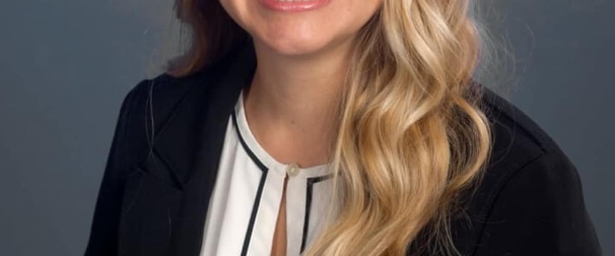 Lacey Stelle, MD, FACS in Rockford, Illinois