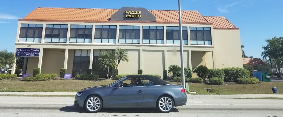 Schneider Centre for Plastic Surgery in Fort Myers, Florida